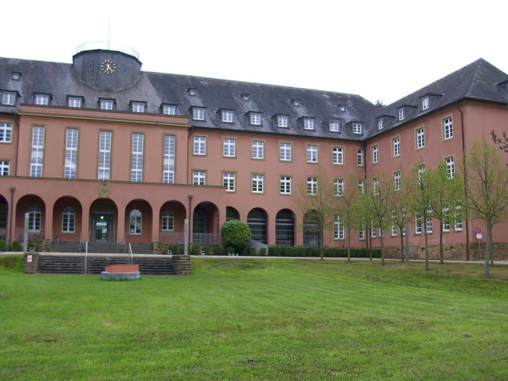 Robert-Schuman-Haus Hotel Trier Bagian luar foto