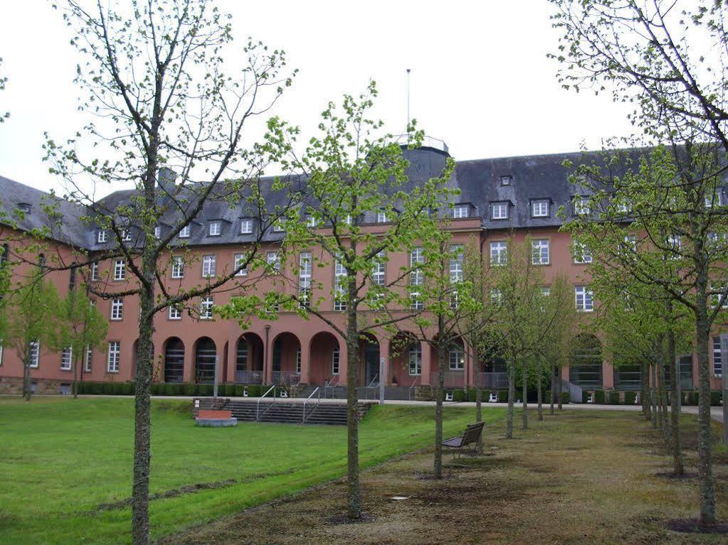 Robert-Schuman-Haus Hotel Trier Bagian luar foto