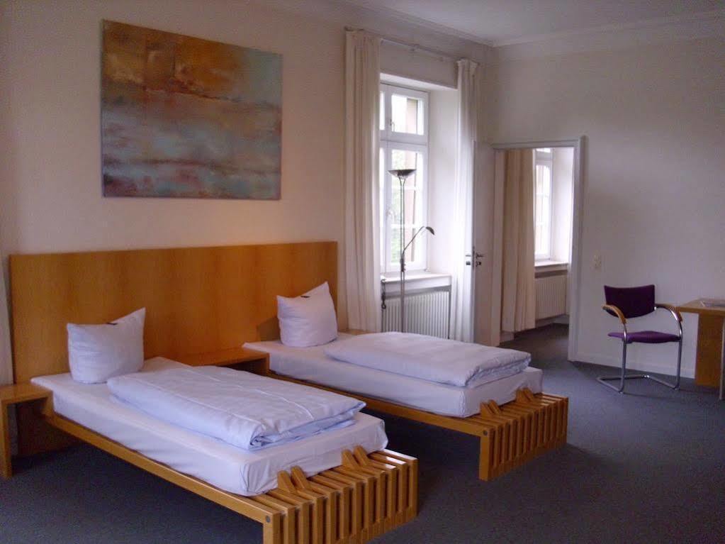 Robert-Schuman-Haus Hotel Trier Bagian luar foto