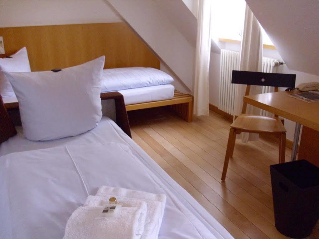 Robert-Schuman-Haus Hotel Trier Bagian luar foto