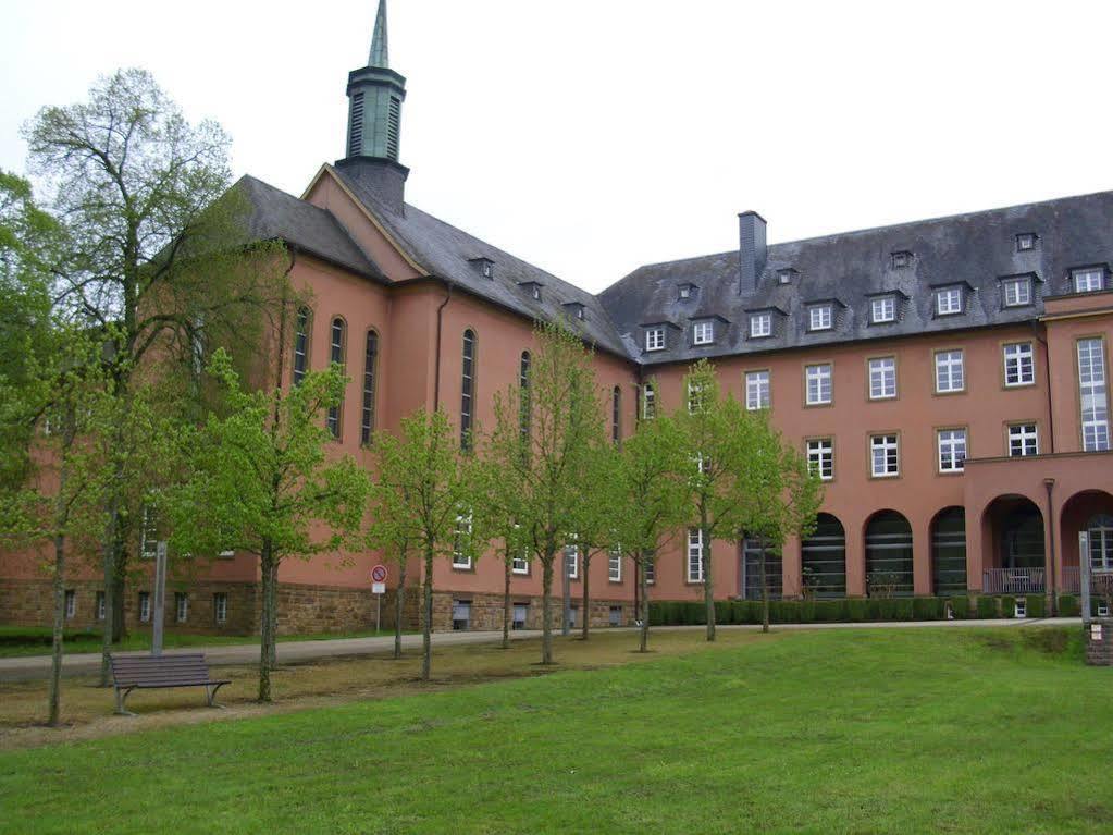 Robert-Schuman-Haus Hotel Trier Bagian luar foto