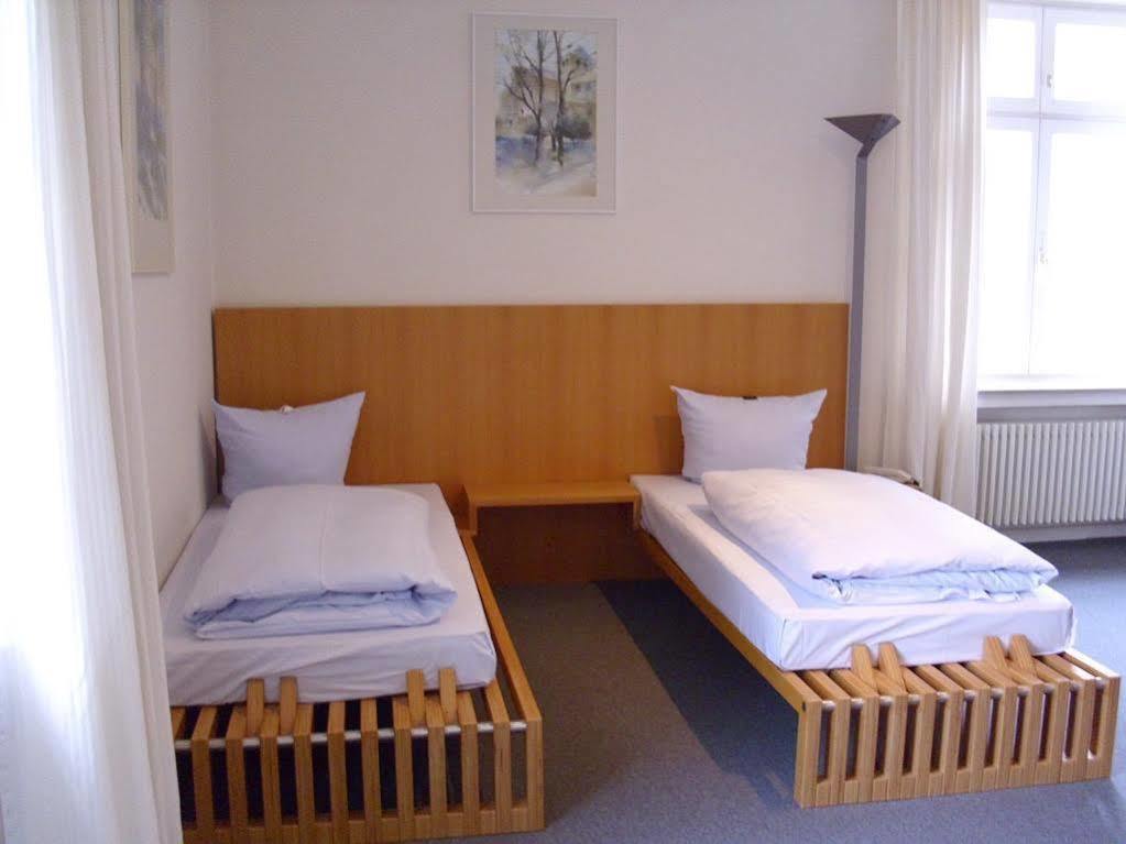 Robert-Schuman-Haus Hotel Trier Bagian luar foto