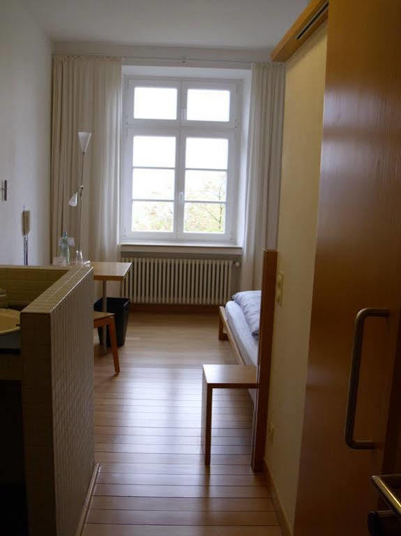 Robert-Schuman-Haus Hotel Trier Bagian luar foto