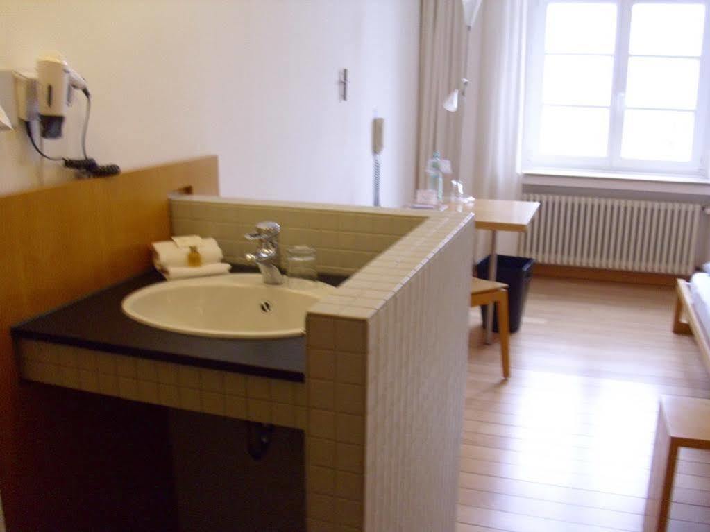 Robert-Schuman-Haus Hotel Trier Bagian luar foto