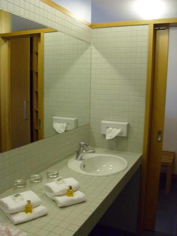 Robert-Schuman-Haus Hotel Trier Bagian luar foto