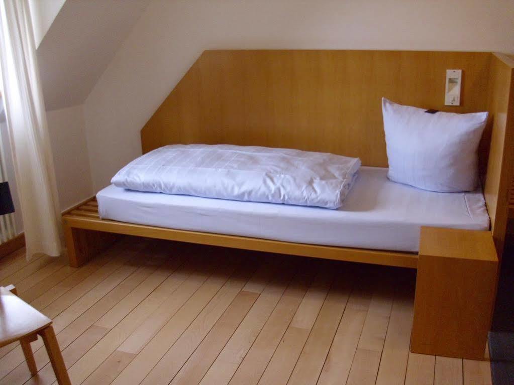 Robert-Schuman-Haus Hotel Trier Bagian luar foto